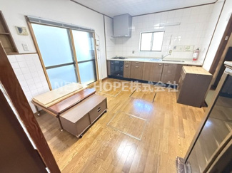 【キッチン】 | 尼崎市富松町４丁目中古戸建 | ダイニングキッチン約7.8帖です♪二面採光の明るい室内です！！