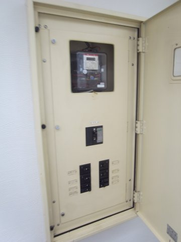 尼崎市南塚口町２丁目の店舗事務所