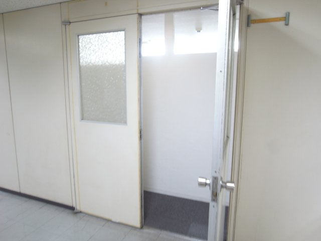 尼崎市南塚口町２丁目の店舗事務所