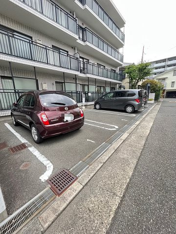 シャトレーヌ夙川の駐車場