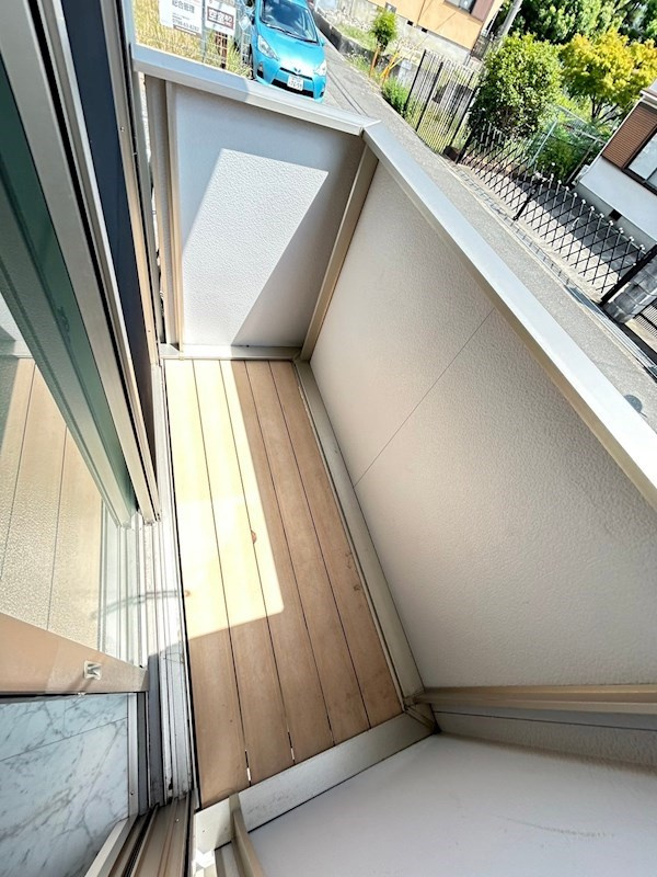 クレールB棟のバルコニー|開放的で明るい空間を演出してくれるバルコニーです
