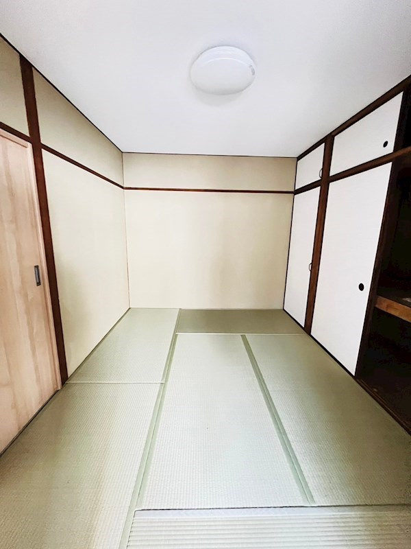 中一ビルの寝室