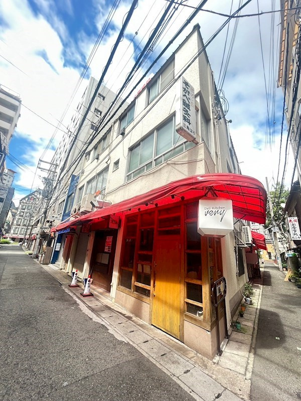 中一ビルのエントランス