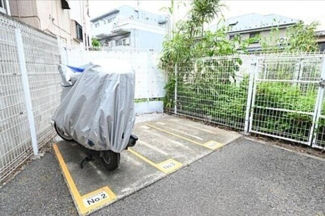 シンシア学芸大学セカンドステージの駐車場