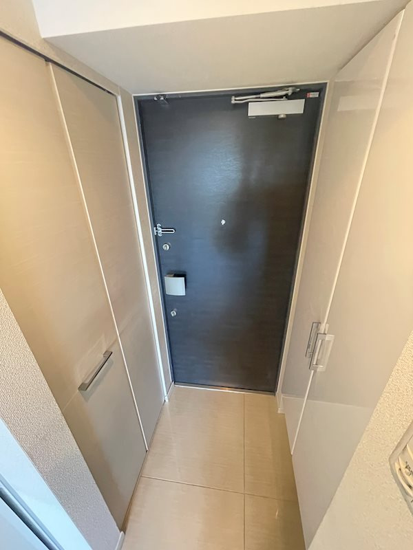 大阪市浪速区稲荷２丁目の賃貸マンションの玄関