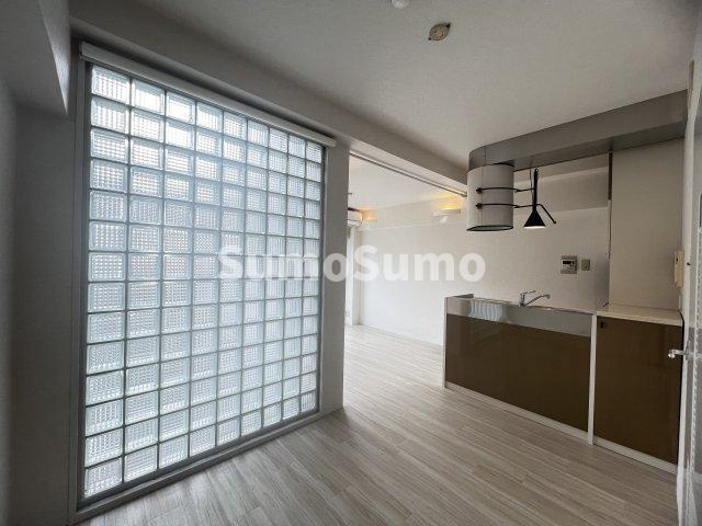 ホープ芦屋の寝室|おしゃれな居間です