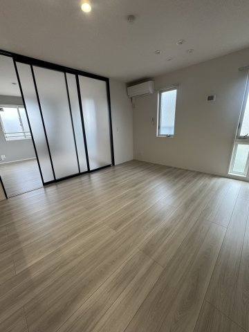 ASHA NOORの居間・リビング