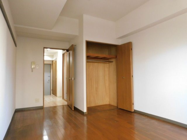 ジェヌイン本山の居間・リビング