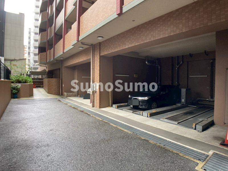 S-RESIDENCE難波Vialeの駐車場
