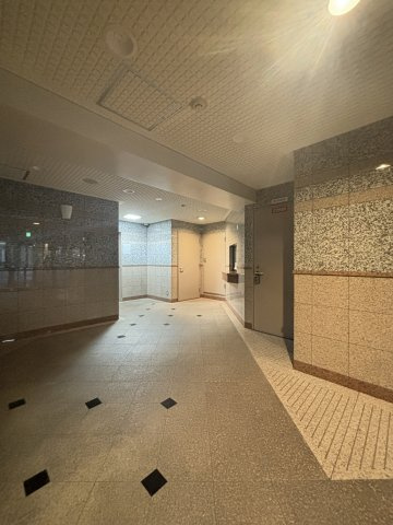 ランドマークシティ大阪城南のロビー