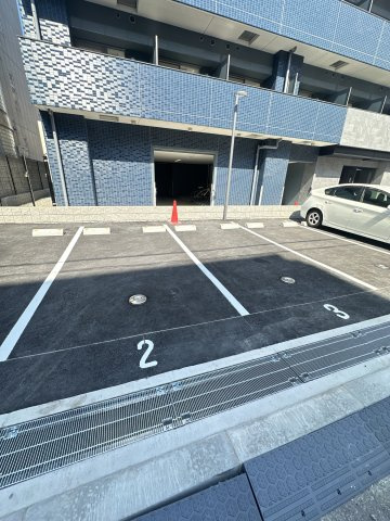 プレリス阿波座Bloomの駐車場
