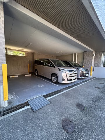 メゾン・ド・ヴィレ　須磨潮見坂の駐車場