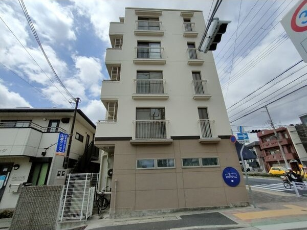 ドエル岡本の外観