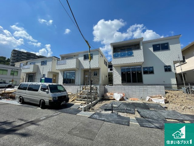 宝塚市中山五月台　第3期　新築一戸建ての外観|周辺は落ち着いた街並みの住宅地！子育てがしやすい住環境です！まだ未完成ですが、現地でしかわからない事もございます。是非一度ご覧ください。
