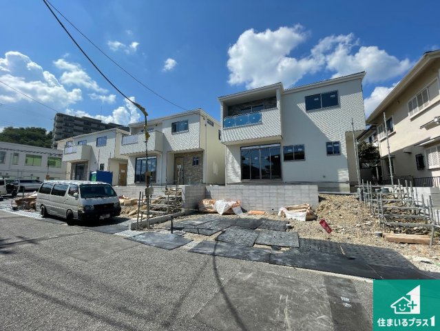 宝塚市中山五月台　第3期　新築一戸建ての外観|周辺は落ち着いた街並みの住宅地！子育てがしやすい住環境です！まだ未完成ですが、現地でしかわからない事もございます。是非一度ご覧ください。