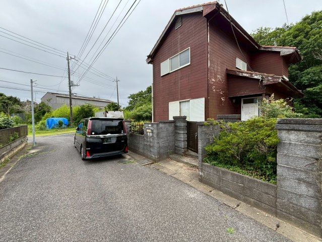 山武市白幡　中古戸建の前面道路含む現地写真