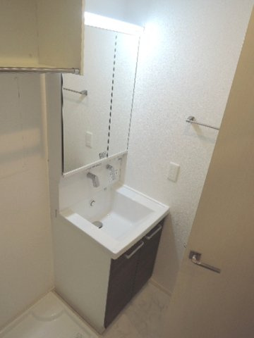 ドミールＦ鶴ヶ峰の洗面所