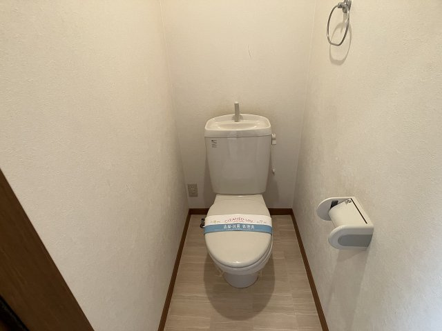 ジュネス梨子ノ木　参番館のトイレ|別部屋反転間取のお写真になります。参考にご覧くださいませ。