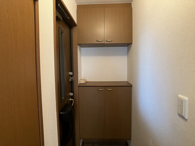 ジュネス梨子ノ木　参番館の玄関|別部屋反転間取のお写真になります。参考にご覧くださいませ。