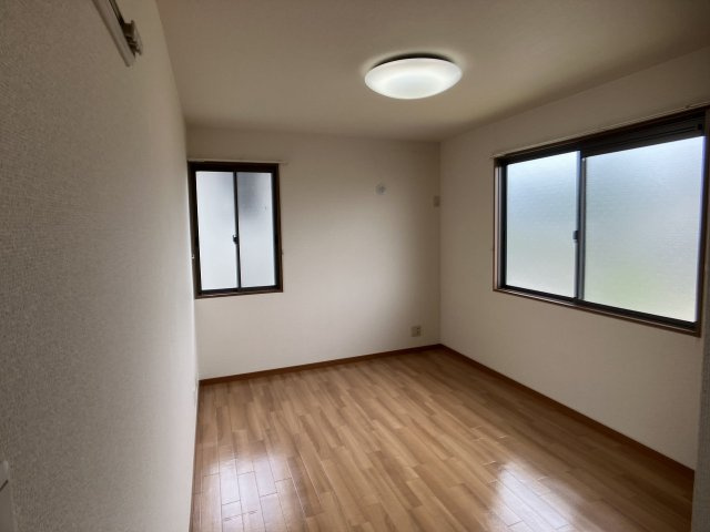 ジュネス梨子ノ木　参番館の内装|別部屋反転間取のお写真になります。参考にご覧くださいませ。