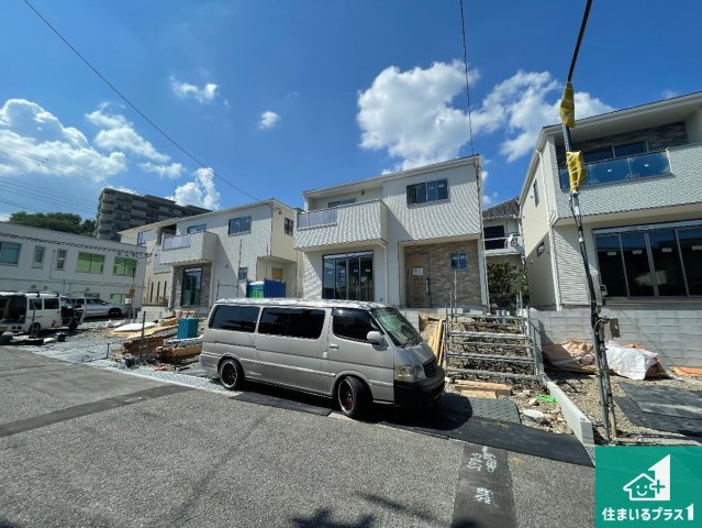 宝塚市中山五月台　第3期　新築一戸建ての外観|周辺は落ち着いた街並みの住宅地！子育てがしやすい住環境です！まだ未完成ですが、現地でしかわからない事もございます。是非一度ご覧ください。