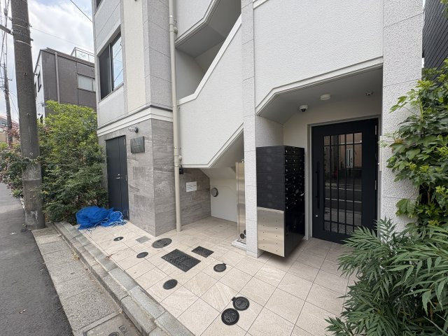 エルファーロ中野新井薬師のエントランス|落ち着いたエントランスです