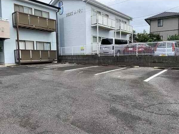 NEXT山ノ手Ⅱの駐車場