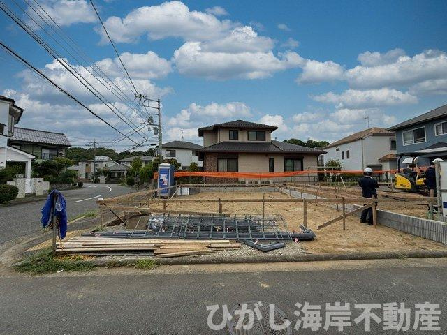 茅ヶ崎市松風台　新築戸建　全２棟の外観|9月5日撮影　建築中　現地外観