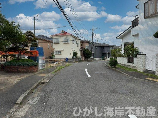 茅ヶ崎市松風台　新築戸建　全２棟の前面道路含む現地写真|9月5日撮影　建築中　現地外観