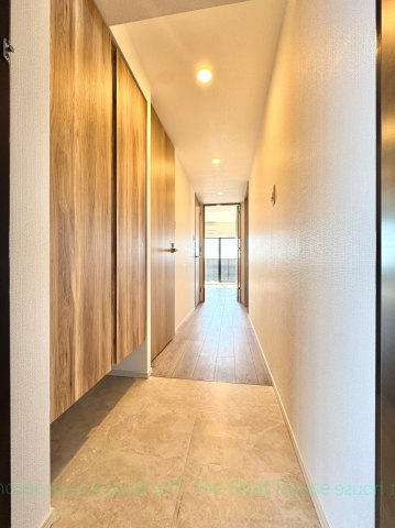 S-RESIDENCE桜本町awesomeの玄関