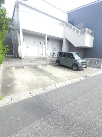 Escada SOGAの駐車場