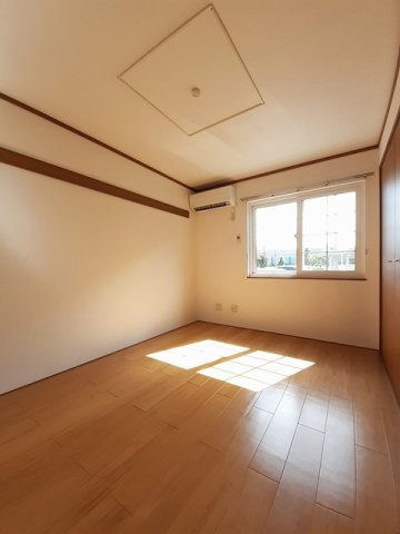明るい色調の室内です