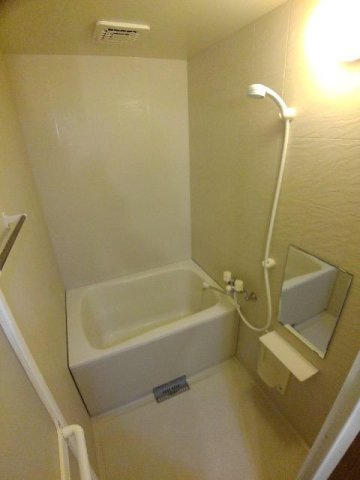 コンパクトで使いやすいお風呂です
