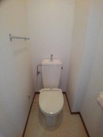 コンパクトで使いやすいトイレです
