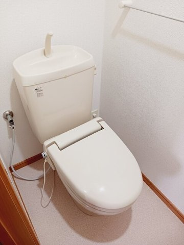 ゆったりとした空間のトイレです