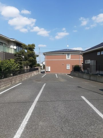 車をお持ちの方に嬉しい駐車場付きの物件です