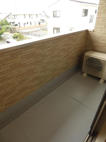 お洗濯にも便利なバルコニー付き