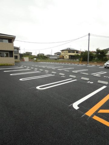 駐車場があるので、車を買う予定の方も安心です