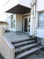 清潔なエントランスです