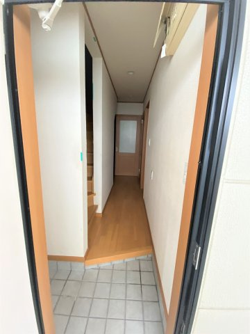 メゾン江園の玄関|別部屋同間取の写真になります。