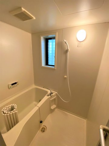 メゾン江園の浴室|別部屋同間取の写真になります。