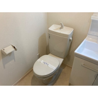 コンパクトで使いやすいトイレです