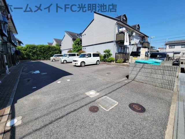 ヴィラフィオーレⅤの駐車場