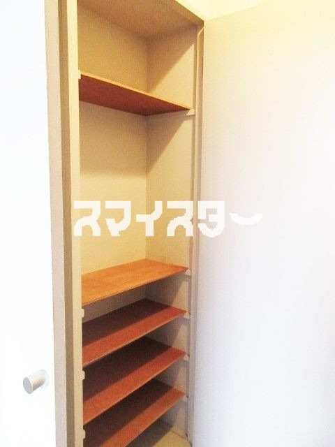 立川市高松町１丁目の賃貸マンションの収納
