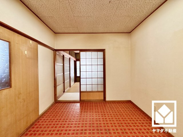 伏見区淀際目町の洋室