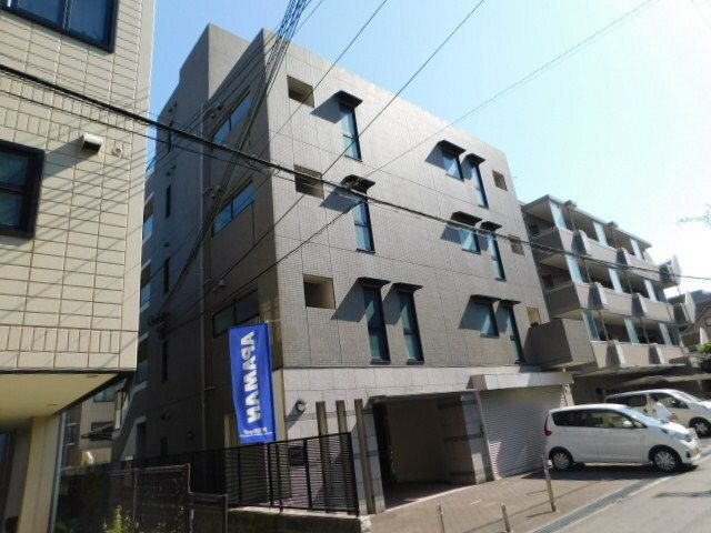 ジェヌイン本山の外観