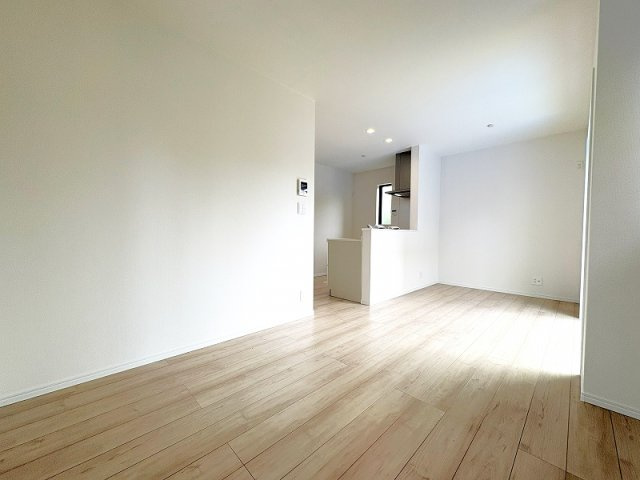 【居間・リビング】 | 東久留米市南沢1丁目　新築一戸建住宅　全１棟　（保谷店） | 開放的な空間でゆったりとやすらぎに包まれた時をお過ごしください。
