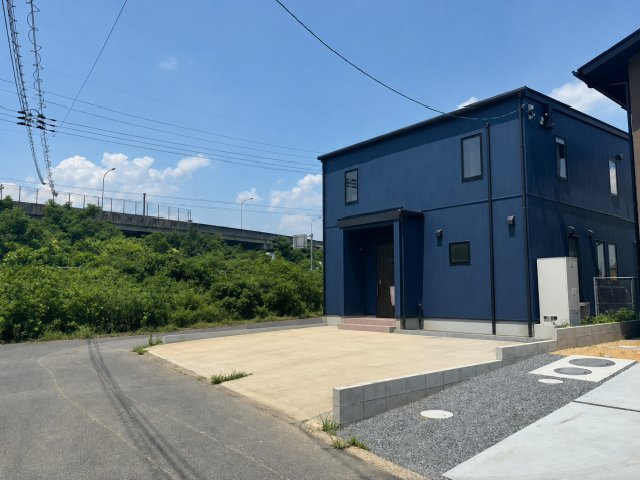 倉敷市玉島阿賀崎　中古戸建の外観|駐車４台可能です。