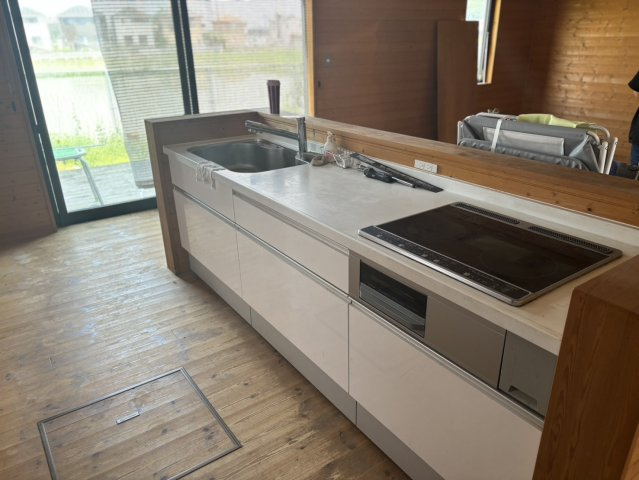 倉敷市玉島阿賀崎　中古戸建のキッチン|ＩＨヒーターでお手入れが楽です。