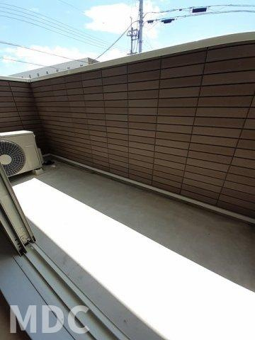 徳島市北矢三町２丁目のアパートのバルコニー